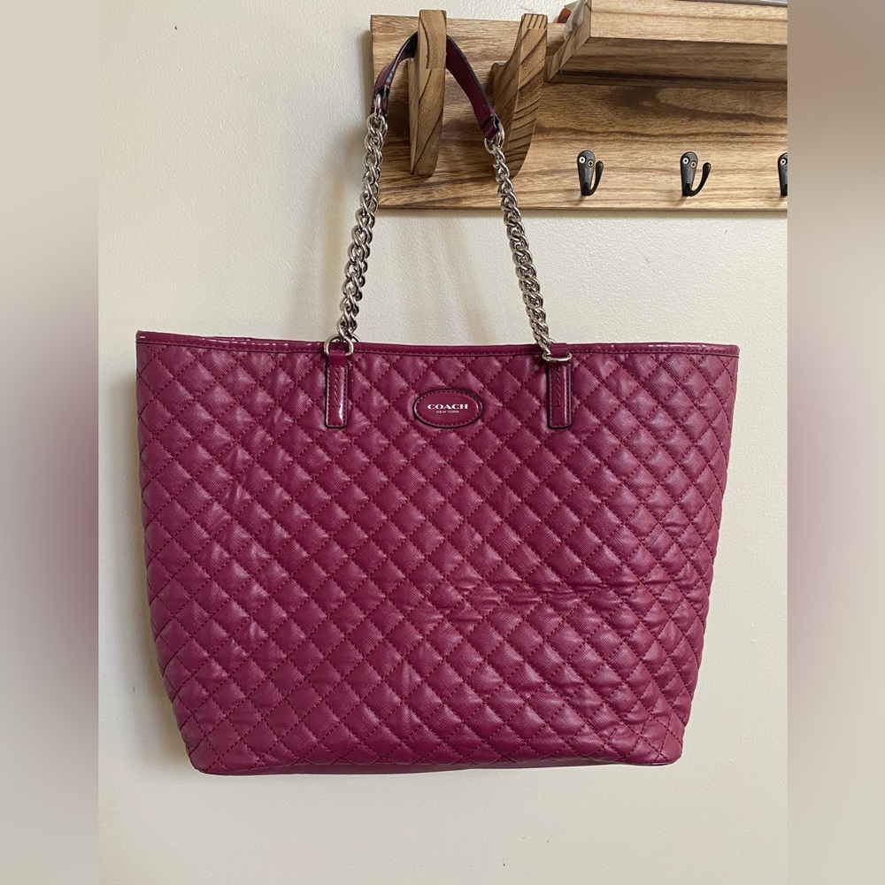 Coach burgundy quilted tote bag chain straps gorgeous spacious handbag